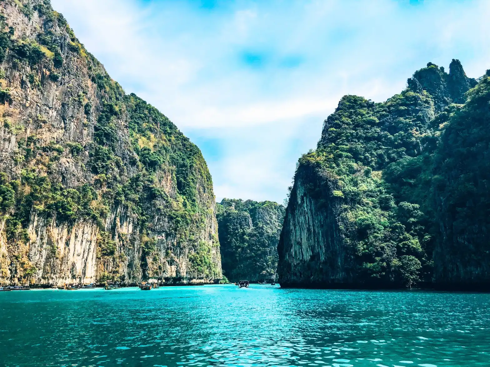 Picture of the Phi Phi Islands from a boat driving through the islands