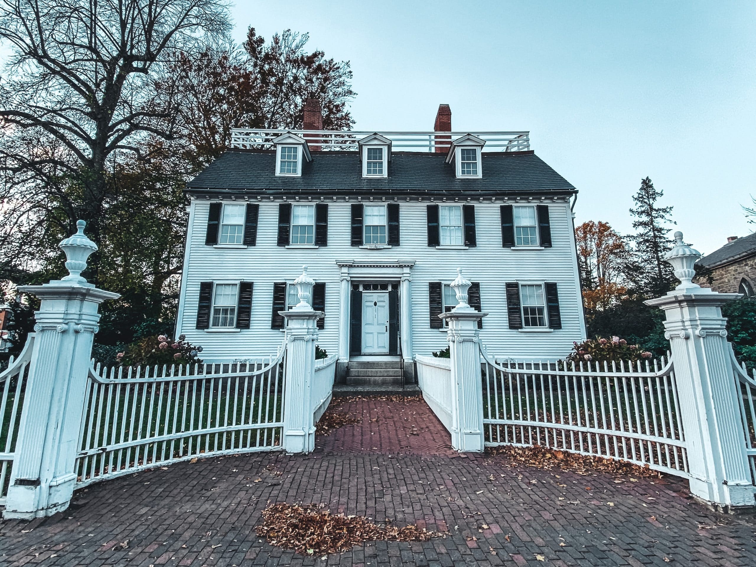 salem-massachusetts-in-october-perfect-spooky-season-halloween-day