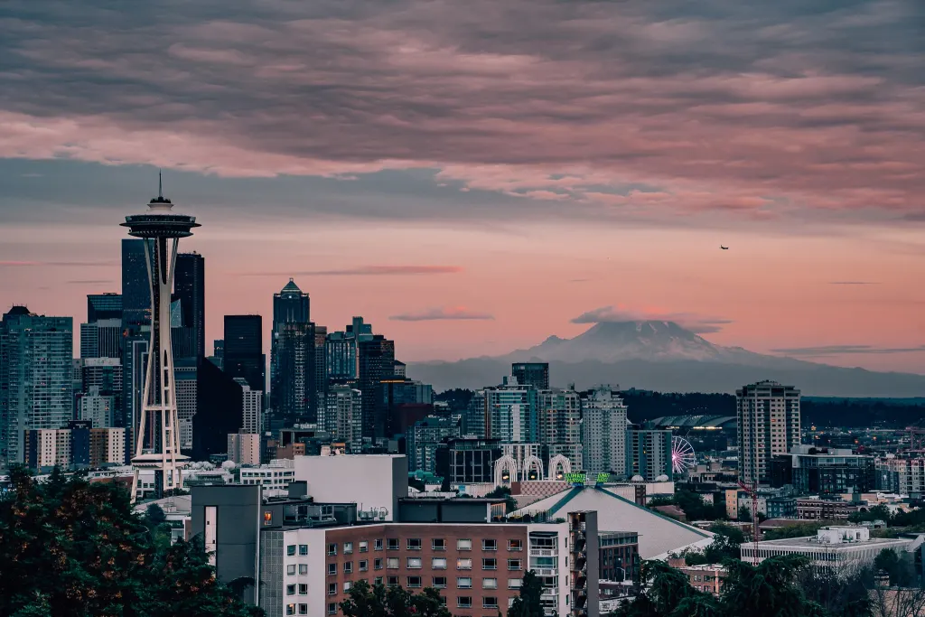 View of the Seattle skyline and Mount Rainier during sunset from Kerry Park.
